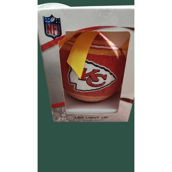 Kansas City Chiefs LED Light-Up Ornament & Wooden Bear Decoration Gift Set - Picture 5 of 10